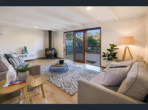 Modern Beach House -Huge Deck Wineries, Springs and Golf, Rye